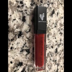 Younique Lucrative Lipgloss